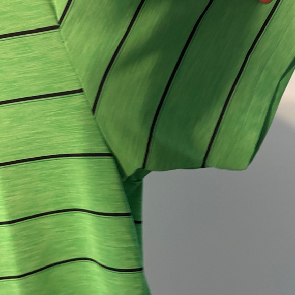 Under Armour Men's Polo Shirt in Green with Black Stripes - Picture 4 of 6